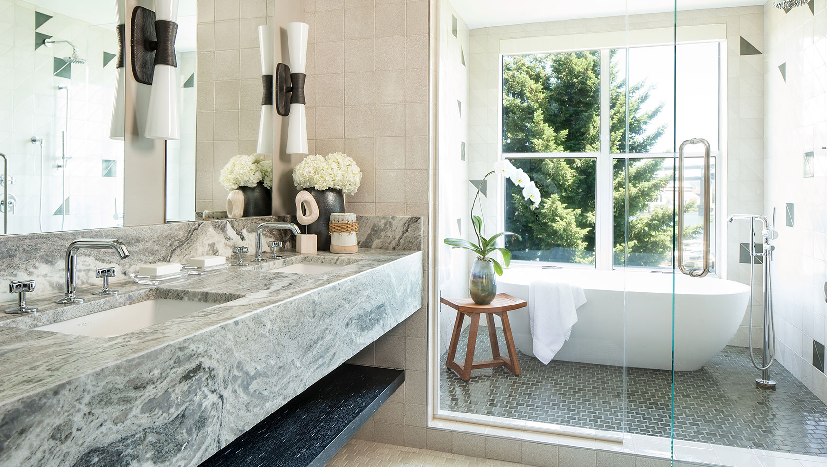 Columbia River Suite Bathroom