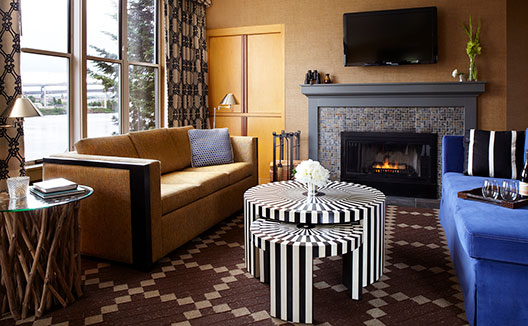 1 King Studio Suite Willamette River View Fireplace